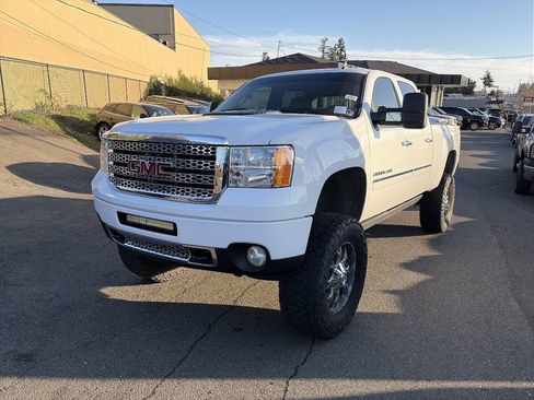 Used 2014 GMC Sierra 2500 Denali w/ Suspension Package, Off-Road image 1