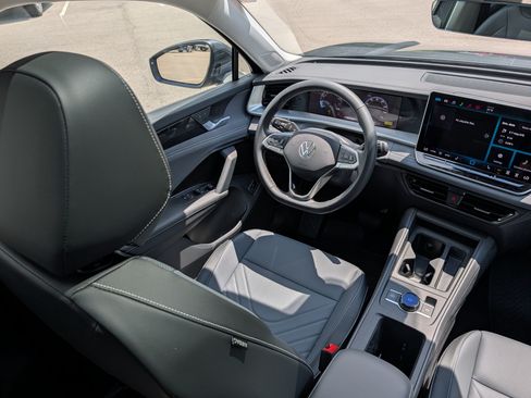Certified 2026 Volkswagen Tiguan SE AWD/4WD image 9