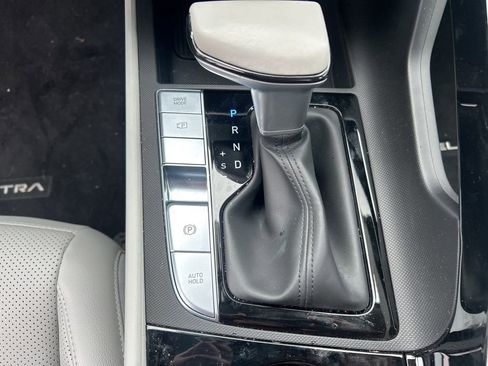 Used 2025 Hyundai Elantra Limited FWD image 22