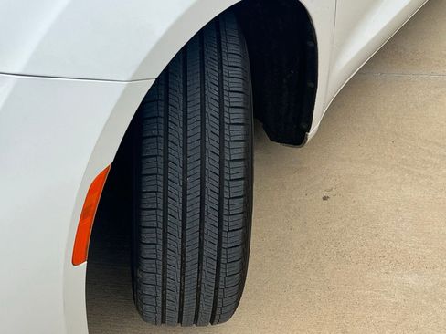 Used 2022 Chrysler Pacifica Touring-L FWD image 9