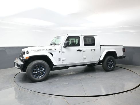 New 2026 Jeep Gladiator Sport AWD/4WD image 5