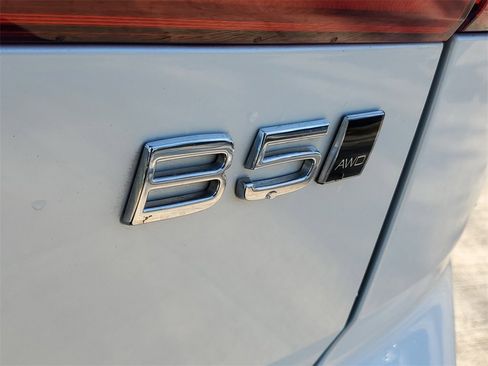 Certified 2023 Volvo XC60 B5 Plus w/ Protection Package Premier image 8