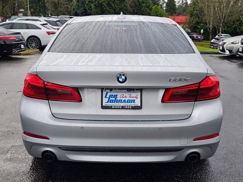 Used 2019 BMW 530e xDrive w/ Premium Package image 6