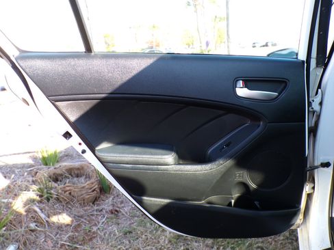 Used 2017 Kia Forte LX w/ LX Popular Package image 32