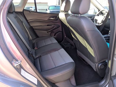 Used 2025 Chevrolet Trax LT w/ LT Convenience Package image 30