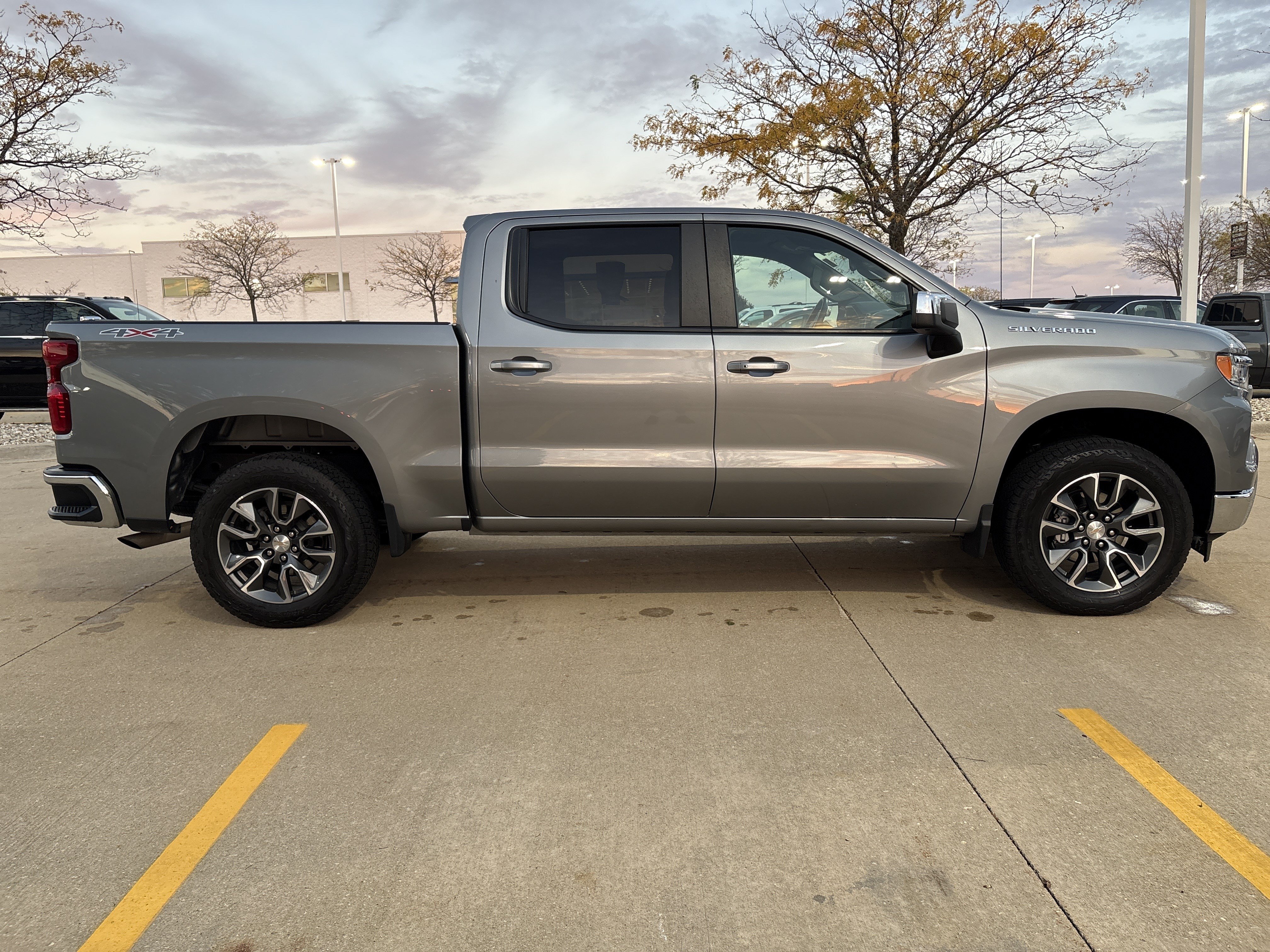 Used 2024 Chevrolet Silverado 1500 LT AWD/4WD image 8
