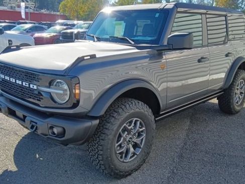 New 2025 Ford Bronco Badlands image 7