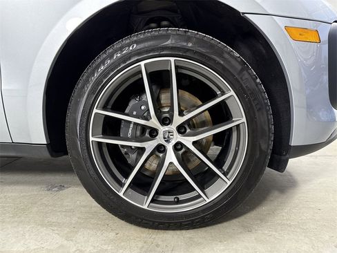 Certified 2025 Porsche Macan image 15