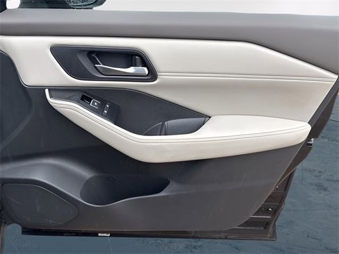 Used 2023 Nissan Rogue SL w/ SL Premium Package image 14