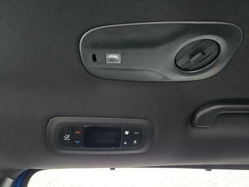 New 2026 Chrysler Pacifica Select AWD/4WD image 39