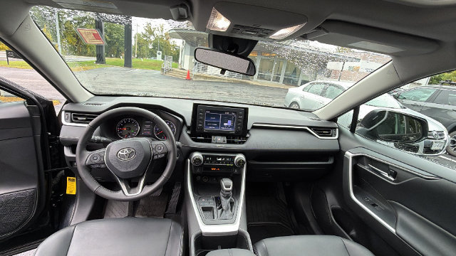 Used 2022 Toyota RAV4 XLE Premium FWD image 31