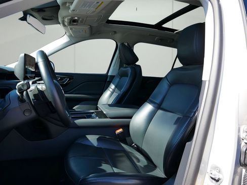 Used 2025 Lincoln Aviator Premiere image 10