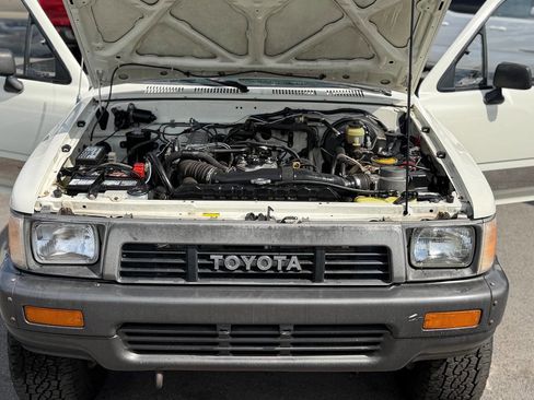 Used 1989 Toyota Pickup Deluxe AWD/4WD image 3