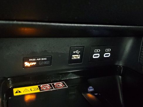 Used 2025 Toyota Camry SE FWD image 25