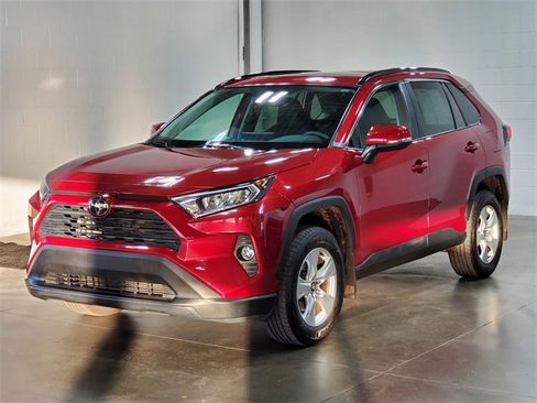 Used 2021 Toyota RAV4 XLE image 2