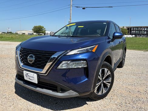 Used 2021 Nissan Rogue SV FWD image 1