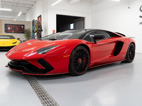 Used 2018 Lamborghini Aventador S image 5