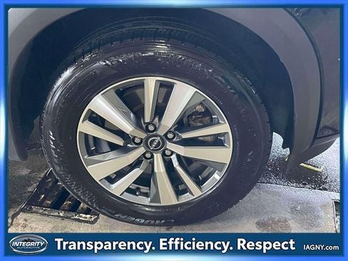 Used 2025 Nissan Pathfinder SL AWD/4WD image 9