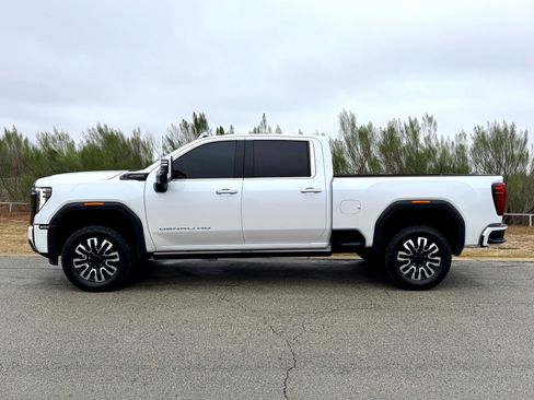 Used 2025 GMC Sierra 2500 Denali Ultimate w/ Max Trailering Package image 10