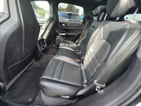 Used 2021 Porsche Cayenne Turbo S image 28