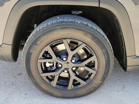 Used 2024 Jeep Grand Cherokee L Laredo AWD/4WD image 14