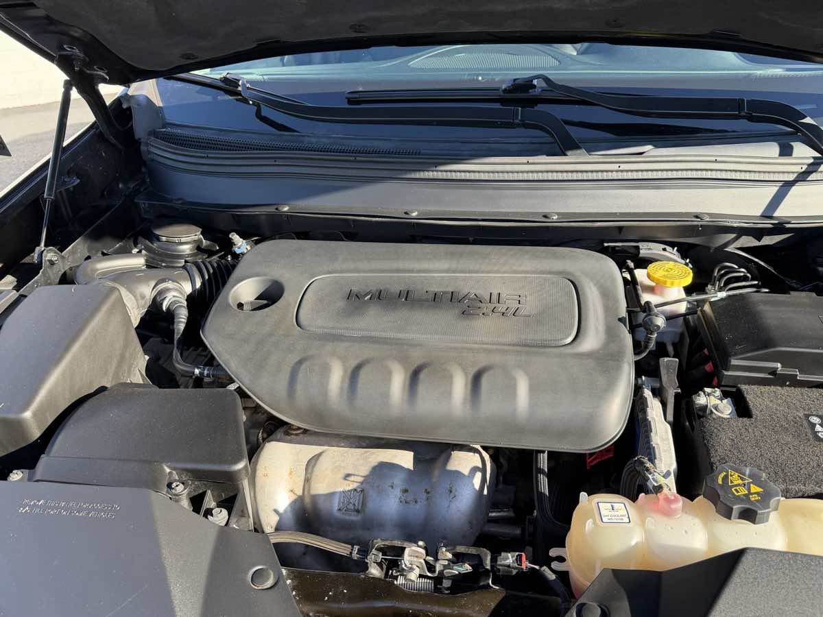 Used 2019 Jeep Cherokee Latitude Plus AWD/4WD image 21