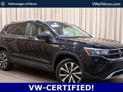 Certified 2023 Volkswagen Taos SE w/ Panoramic Sunroof Package FWD image 1