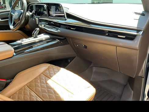 Used 2022 Cadillac Escalade ESV Premium Luxury w/ Performance Package AWD/4WD image 10