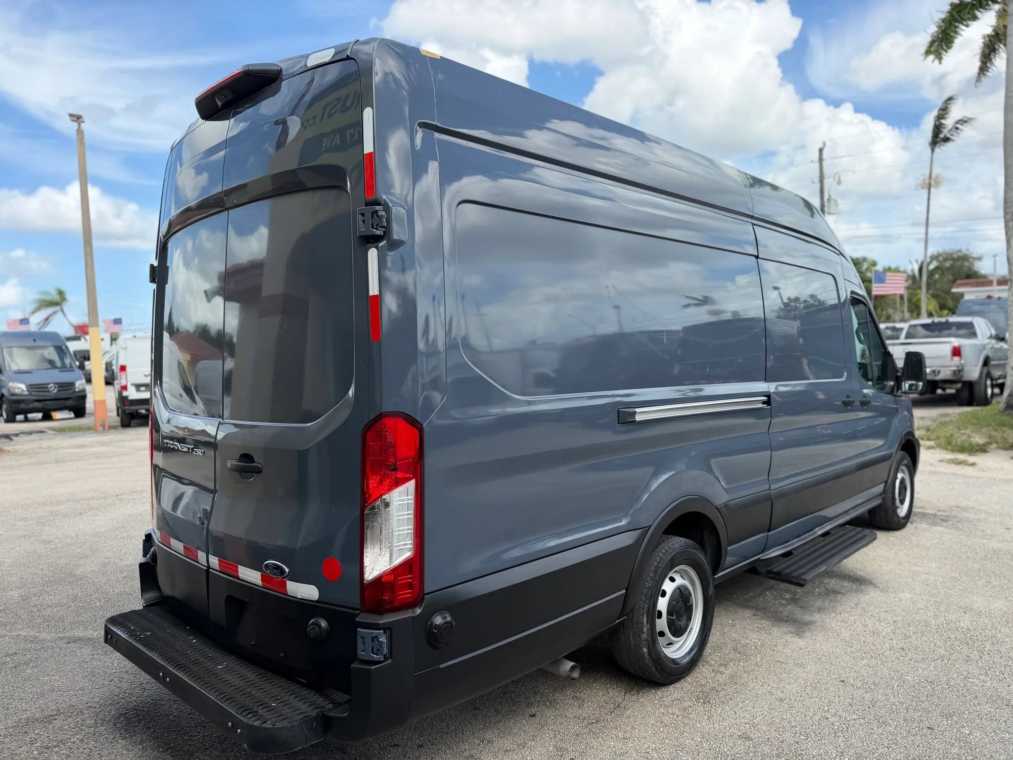 Used 2020 Ford Transit 250 148 High Roof Extended RWD image 6