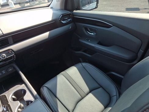 Used 2023 Honda Pilot Touring image 12