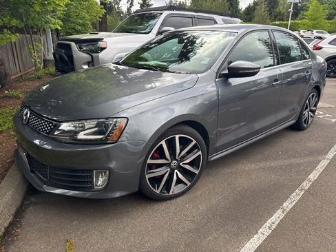 Used 2013 Volkswagen Jetta GLI FWD image 2