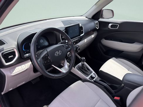 Used 2025 Hyundai Venue SEL FWD image 12