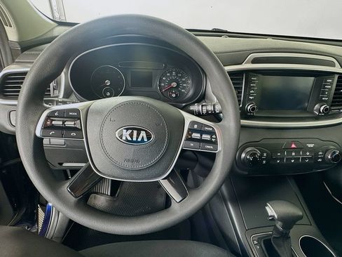Used 2020 Kia Sorento LX FWD image 11