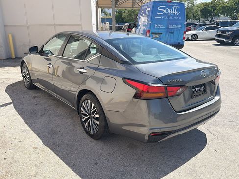 Used 2023 Nissan Altima 2.5 SV FWD image 4