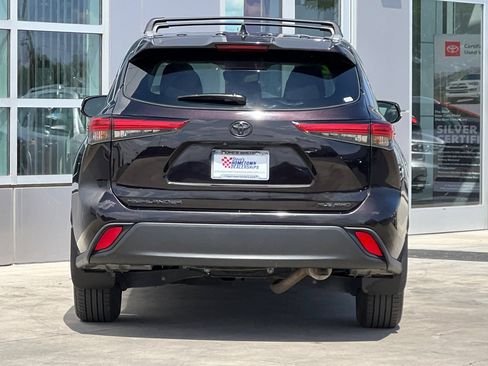 Used 2022 Toyota Highlander XLE AWD/4WD image 5