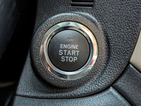 Used 2025 Subaru Outback Premium AWD/4WD image 29