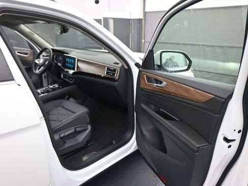 New 2026 Volkswagen Atlas SE image 43