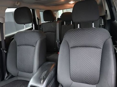 Used 2017 Dodge Journey SE w/ Flexible Seating Group FWD image 16