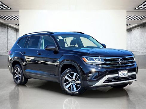 Used 2023 Volkswagen Atlas SE FWD image 2