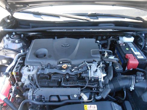 Used 2020 Toyota Camry LE FWD image 19