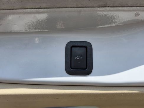 Used 2017 Toyota Highlander XLE image 33