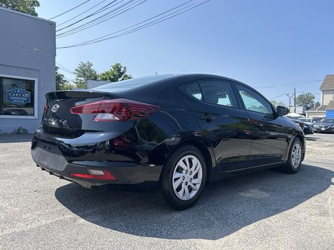 Used 2019 Hyundai Elantra SE FWD image 4