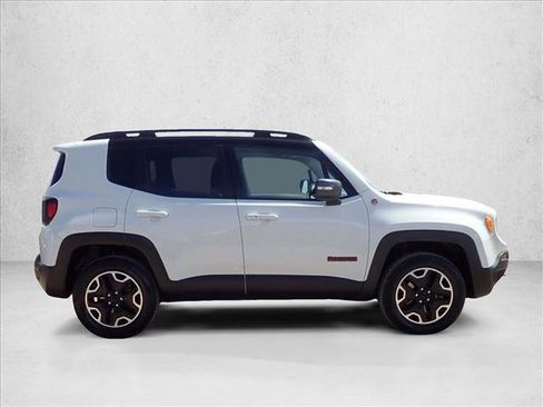 Used 2016 Jeep Renegade Trailhawk w/ Premium Trailhawk Package AWD/4WD image 5
