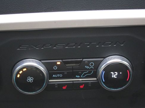 Used 2022 Ford Expedition Limited image 28