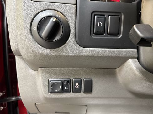 Used 2017 Nissan NV 3500 SL image 21