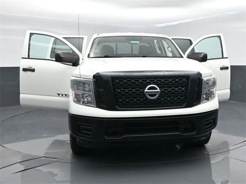 Used 2018 Nissan Titan S image 60