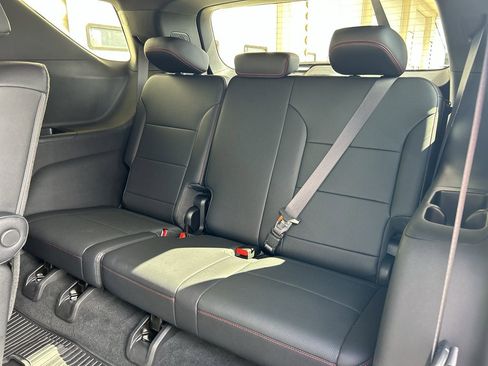 Used 2025 Chevrolet Traverse Z71 w/ LPO, Floor Liner Package AWD/4WD image 15