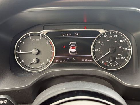 Used 2023 Nissan Rogue SV image 18