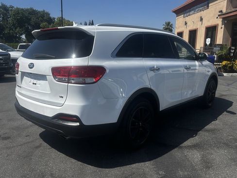 Used 2018 Kia Sorento LX w/ LX V6 Convenience Package image 6