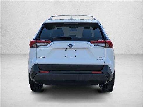 Used 2022 Toyota RAV4 LE image 6